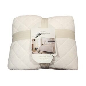 Threshold Full Queen Luxe Diamond Stitch Velvet Quilt Cream